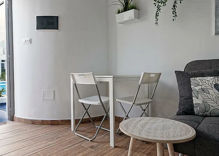 Vanessa Puerto Del Carmen Daire *